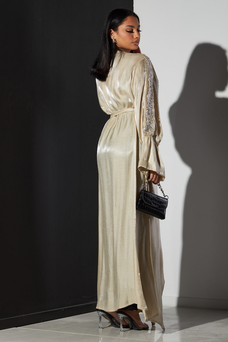 Kimono beige ceinturé à perle satiné et brillant