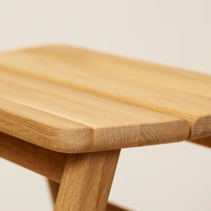 Form & Refine - Angle Hocker, Eiche schwarz