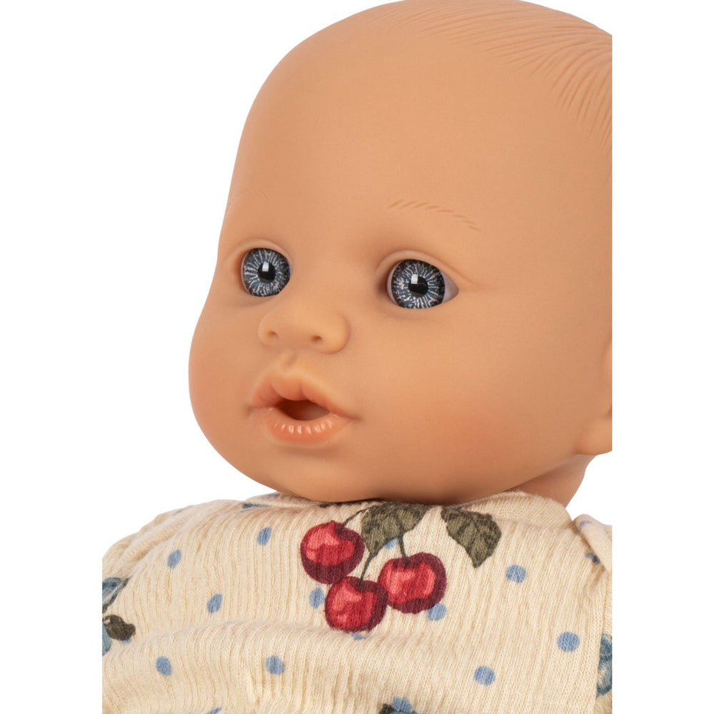 Køb Konges Sløjd Marmelatta Tara Baby Dukke