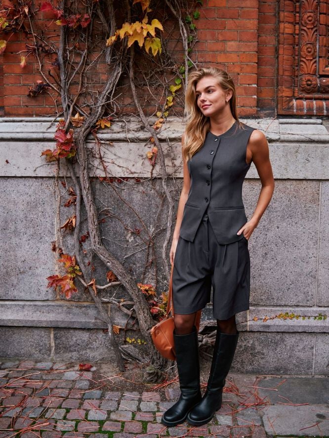 Neo Noir Fabia Structure Waistcoat Dark grey