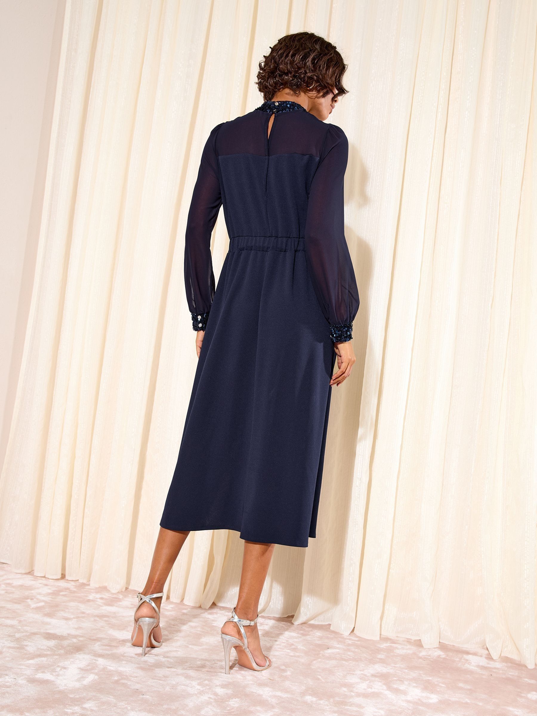 Donkerblauw - Friends Like These - Midi-jurk van chiffonscuba met lovertjes