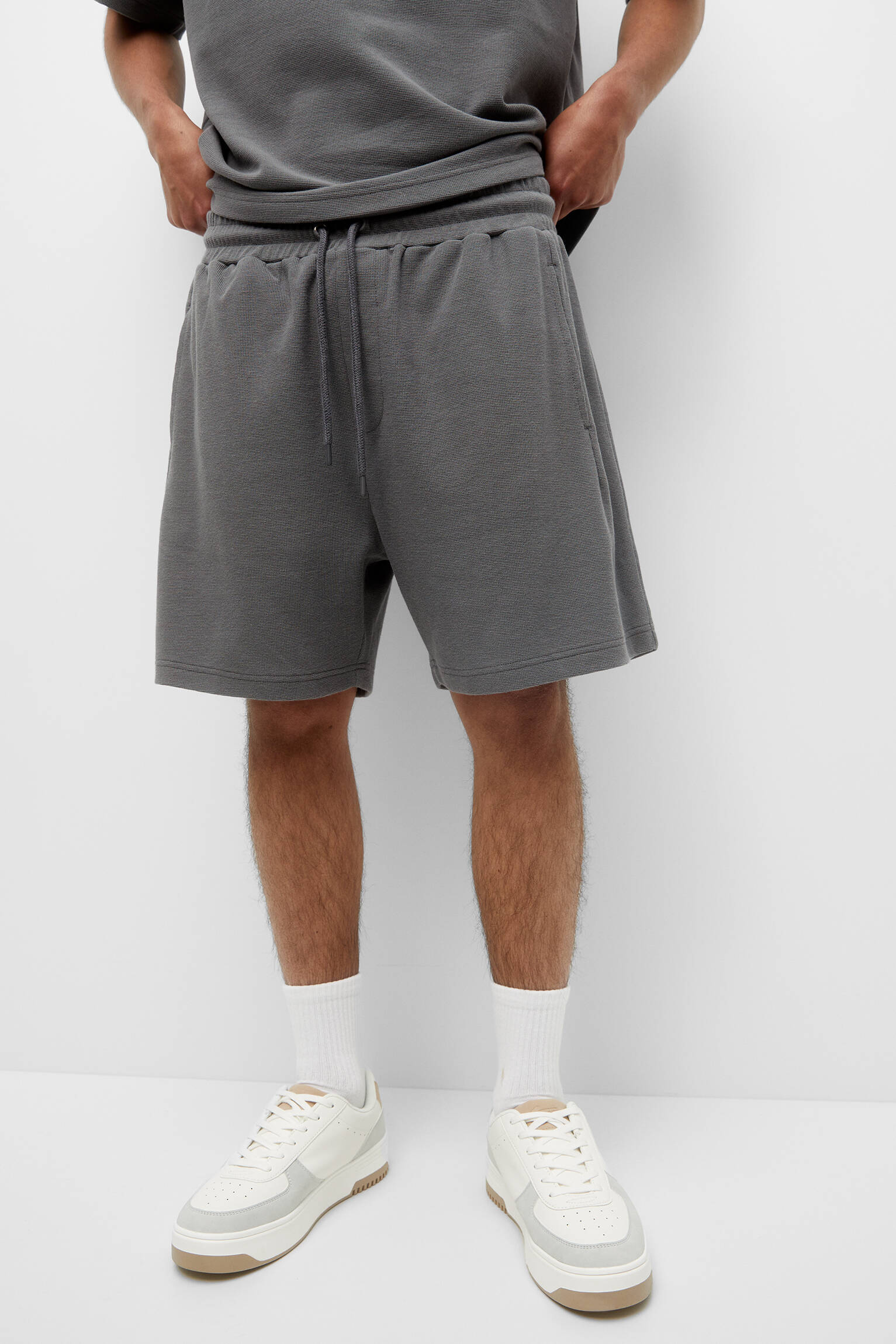 Conjunto de moletom bermuda texturizada - cinza antracite