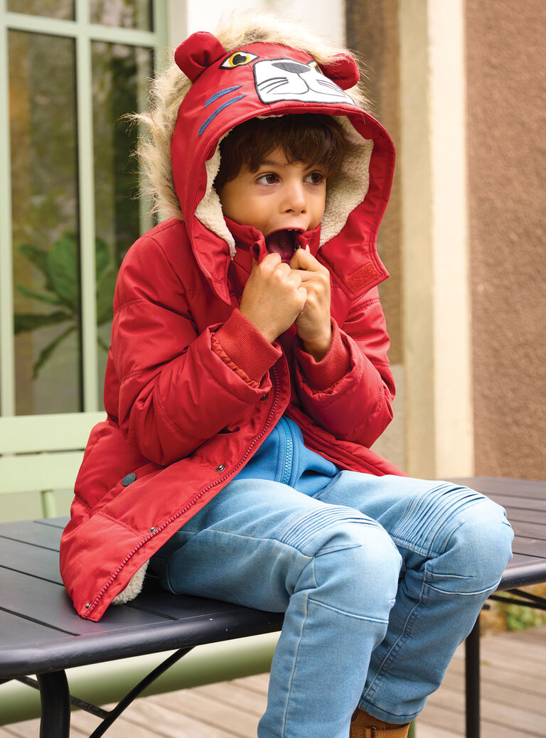 Doudoune à capuche rouge