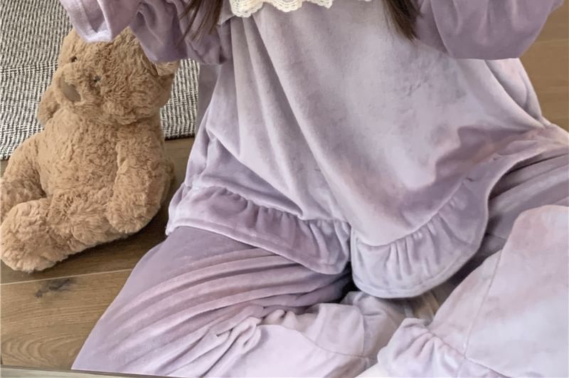 Tanee - Pyjamaset: Top met lange mouwen, vierkante hals en kanten paneel + broek