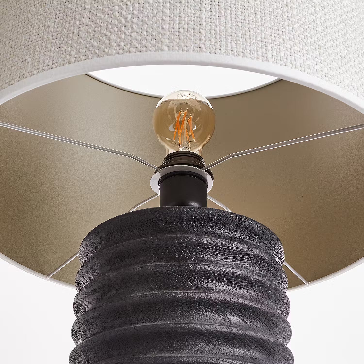 GROOVED Tischleuchte