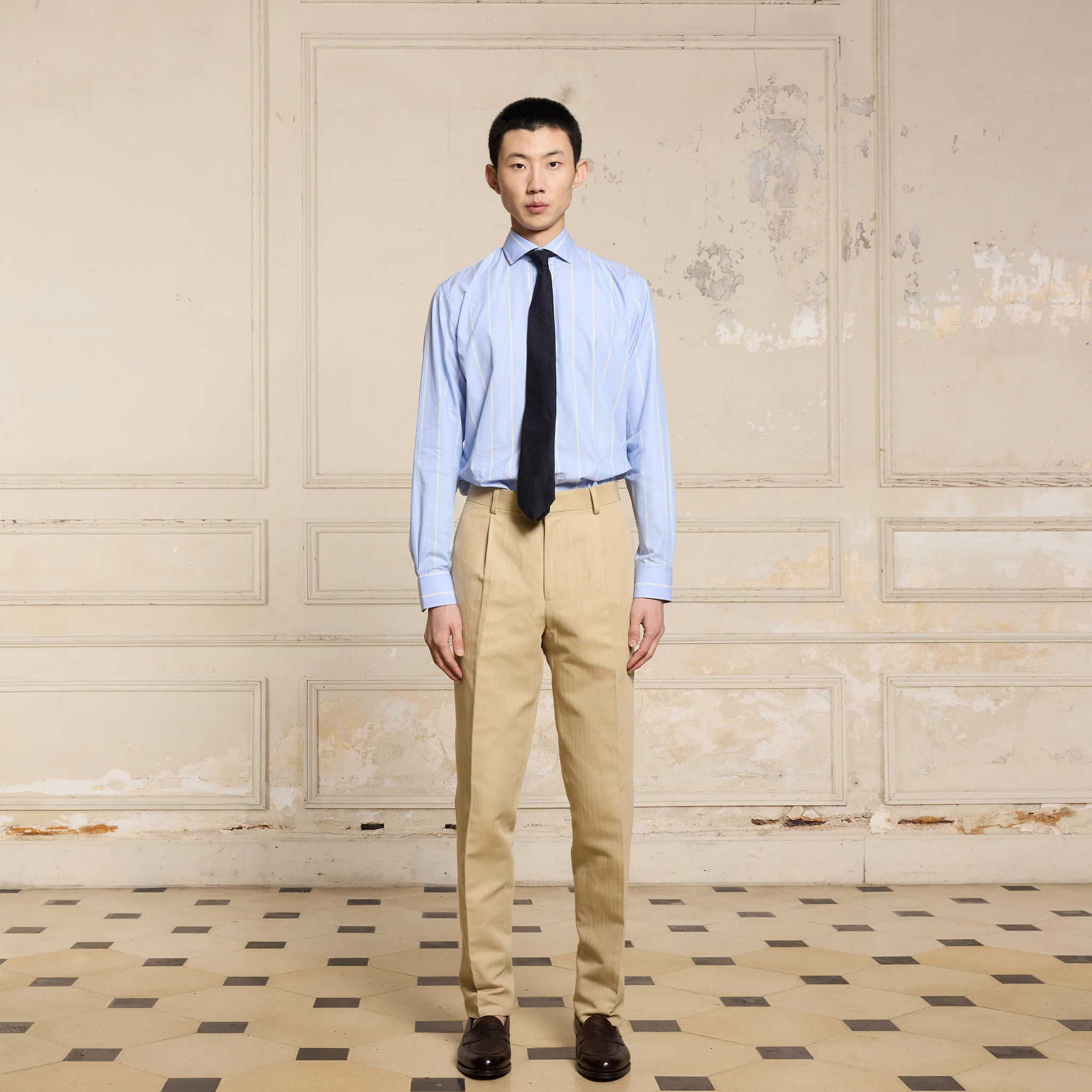 Beige cotton and linen pleated pants