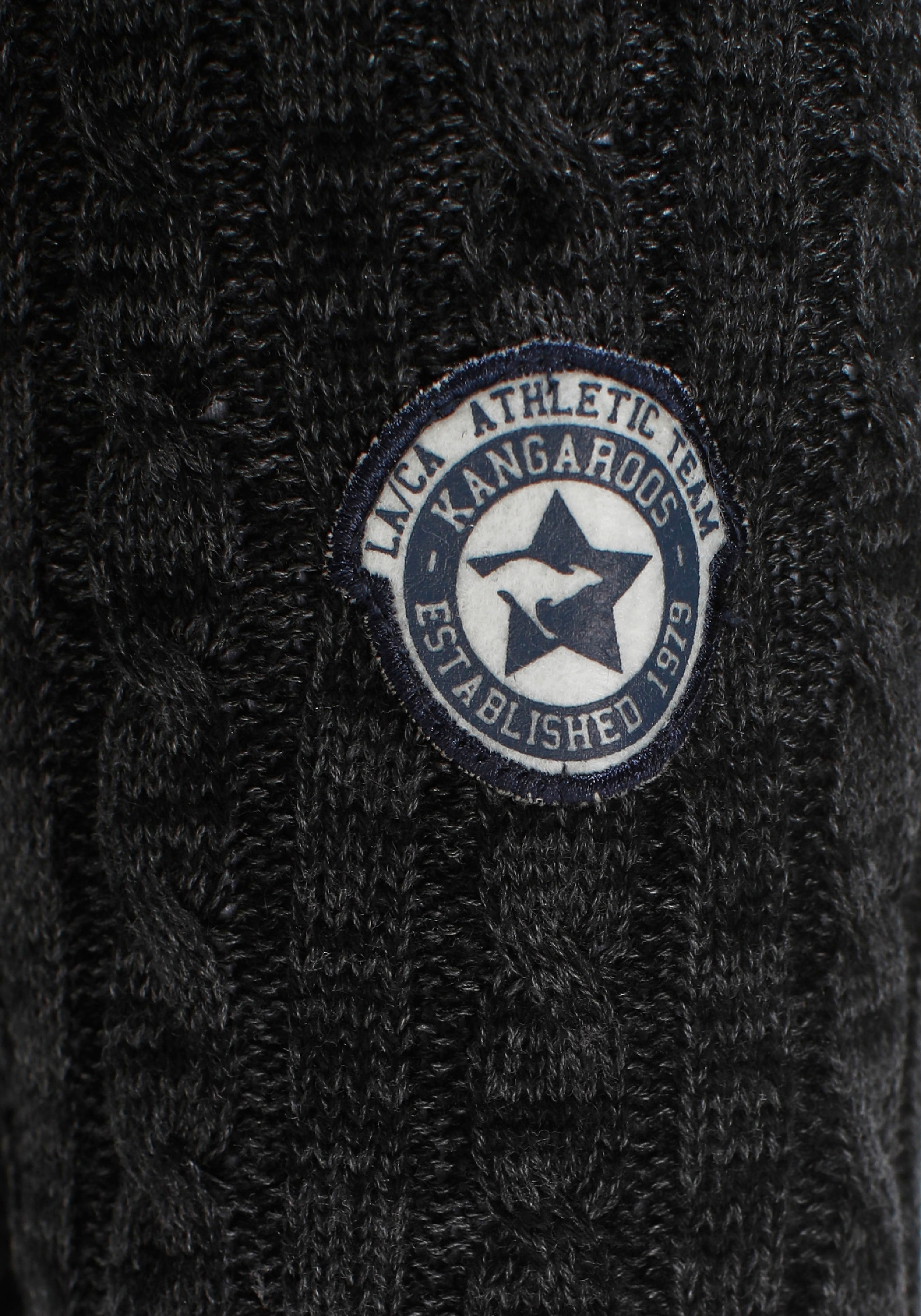 KangaROOS Longstrickjacke , mit trendigem Zopfmuster und Taschen