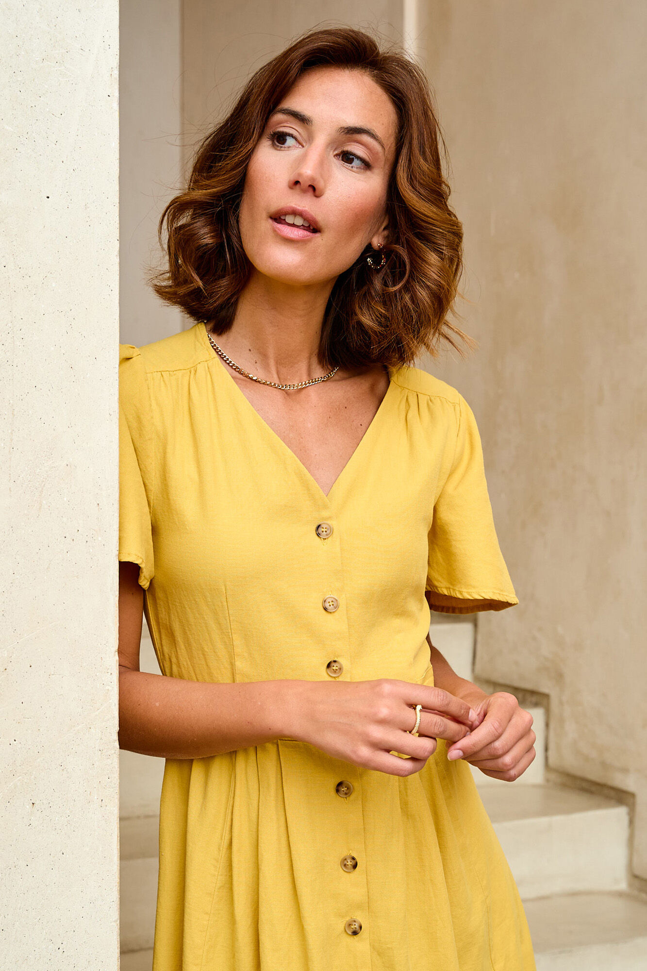 Vestido com botões na frente - Amarelo