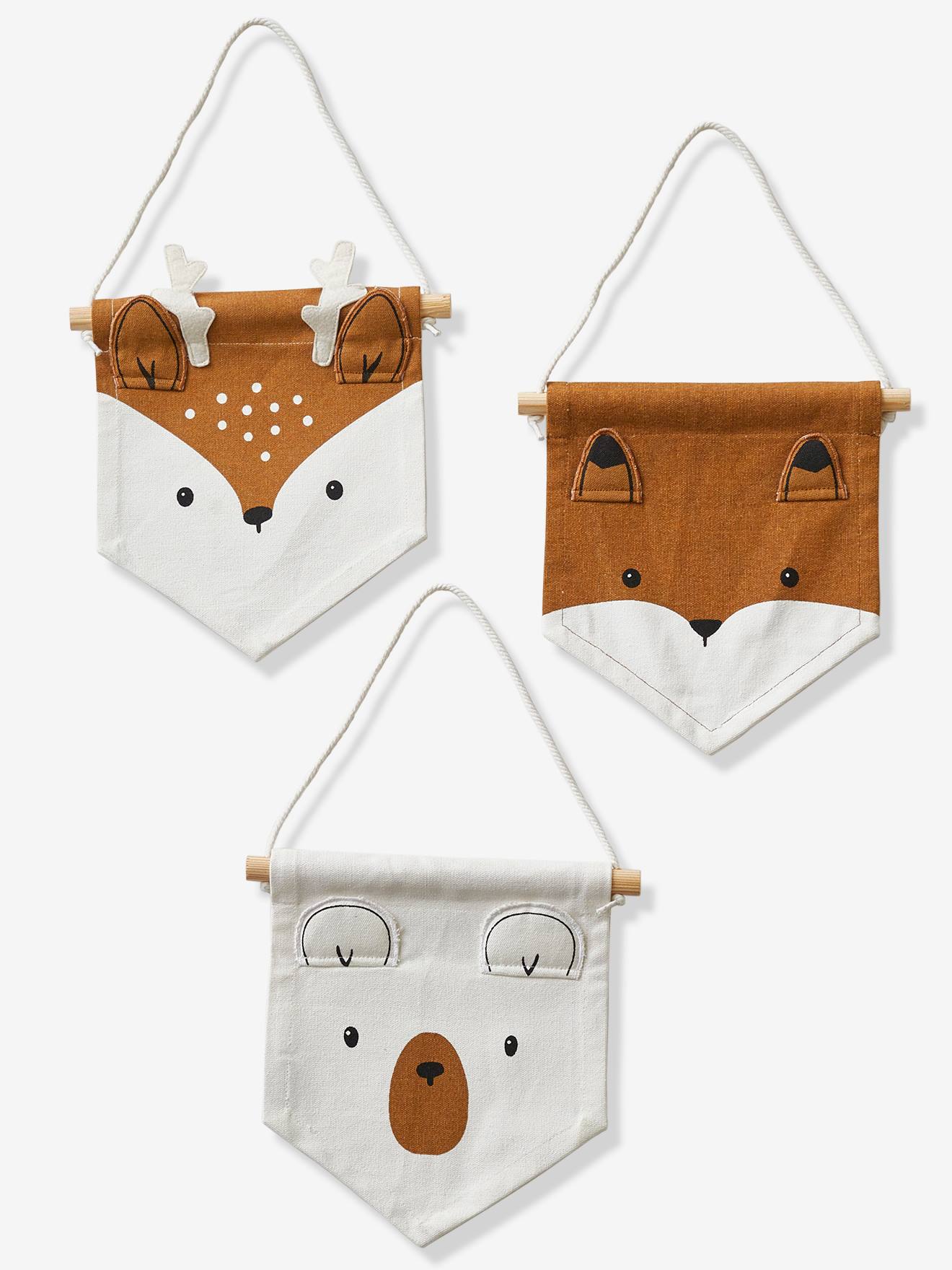 Conjunto de 3 bandeirolas com animais da Floresta Verde, lisas e com motivos brancos médios.