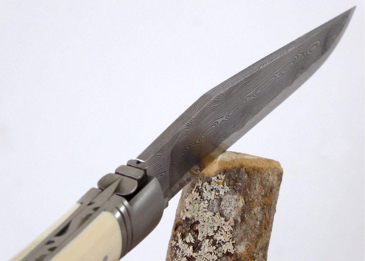 Couteau Laguiole avec un manche en Ivoire de Mammouth
