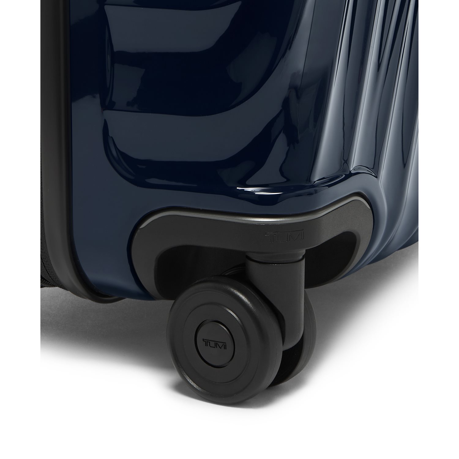 Tumi 19 Degree Short Trip Expandable 4 Wheeled Packing Case navy