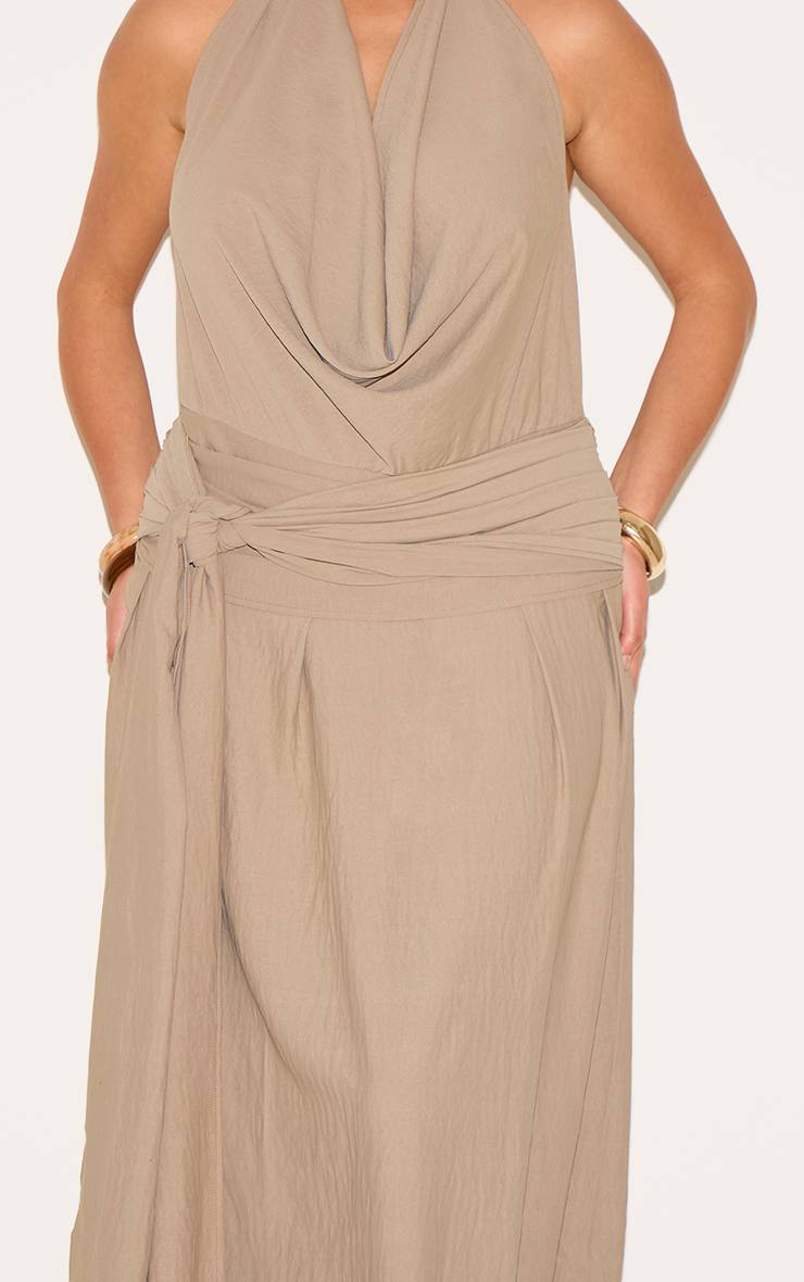 Champignon Robe Maxi Grande Taille En Tissu Tissé Avec Col Bénitier Et Dos Échancré