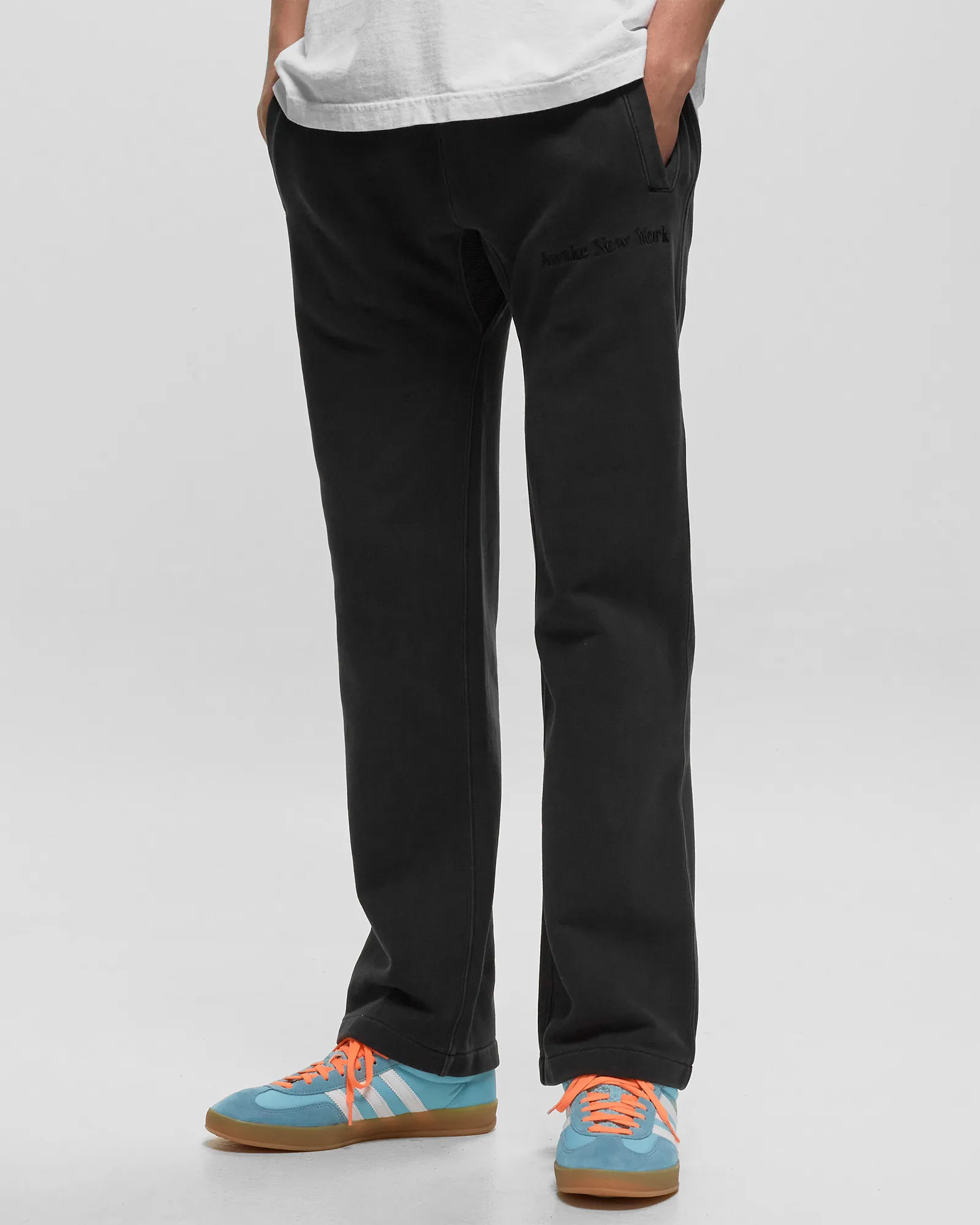 Awake EMBROIDERED LOGO OPEN END SWEATPANT