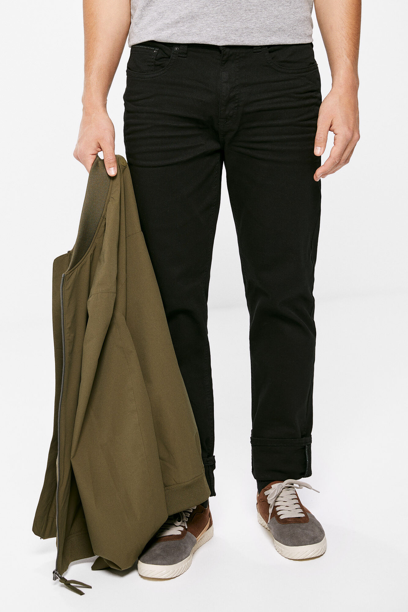Calça de cinco bolsos com lavagem slim-fit