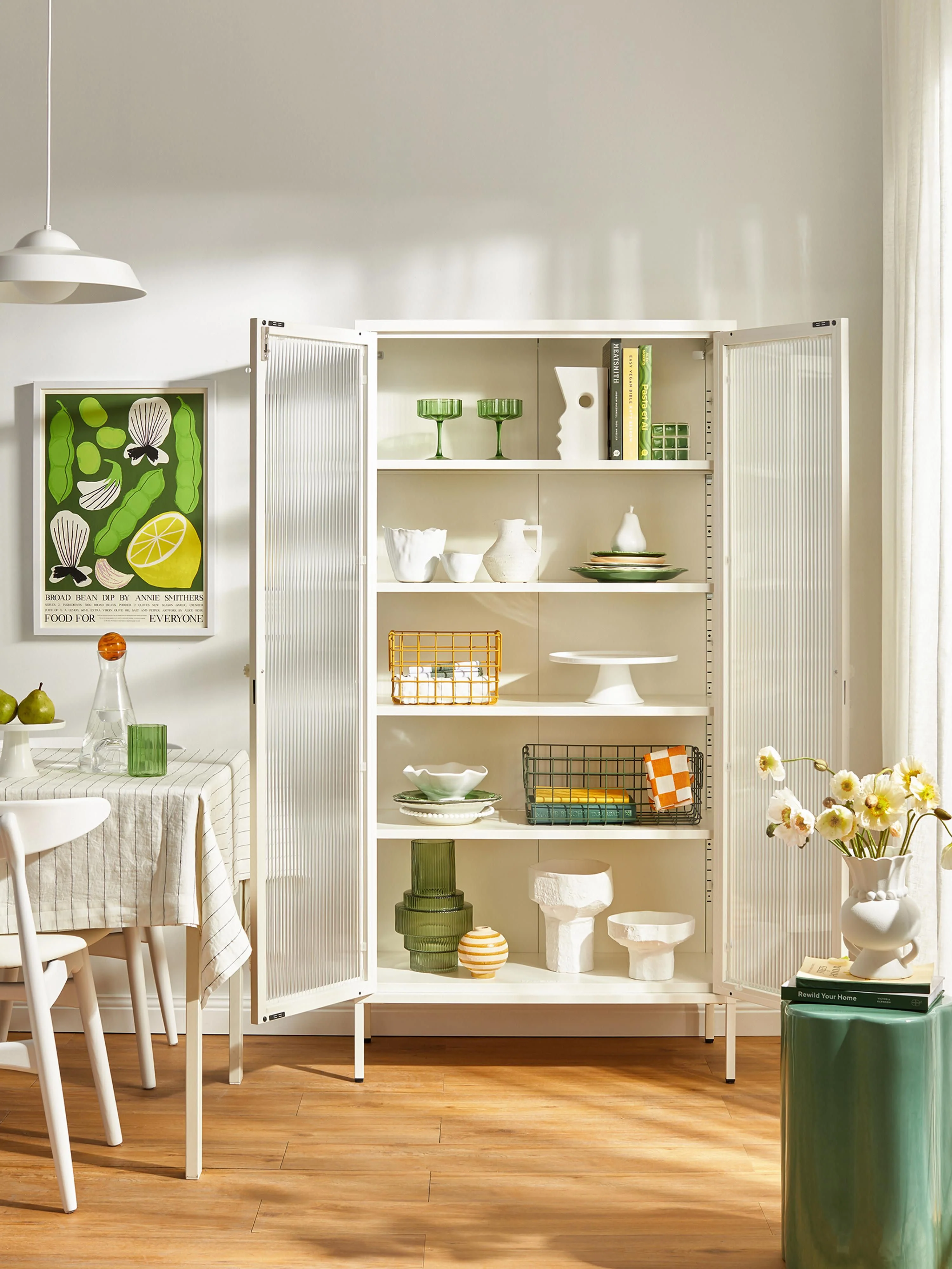 Metalen vitrinekast The Collector met geribbeld glas