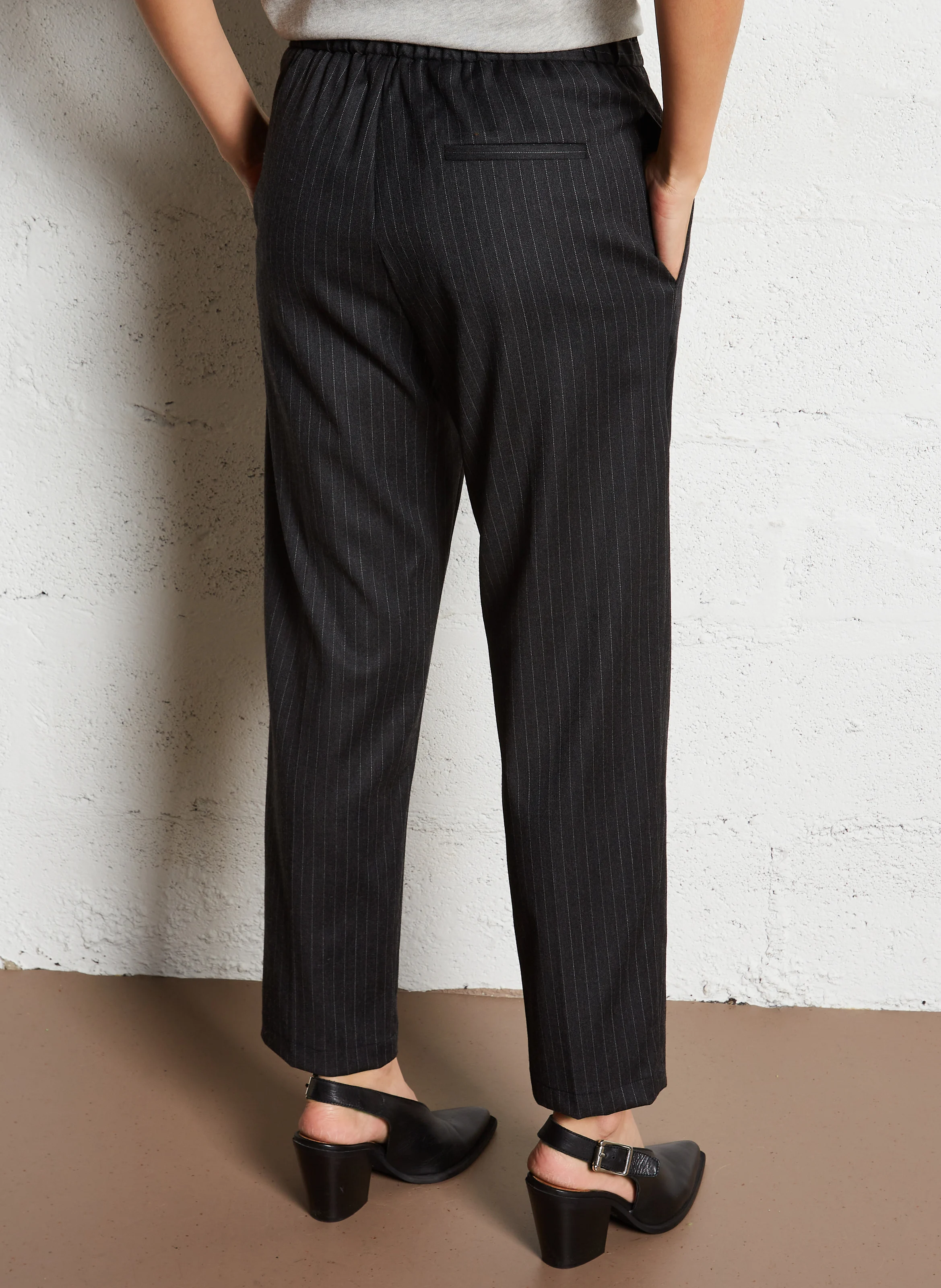 Pantalon carotte en laine mélangée à rayures | Gris