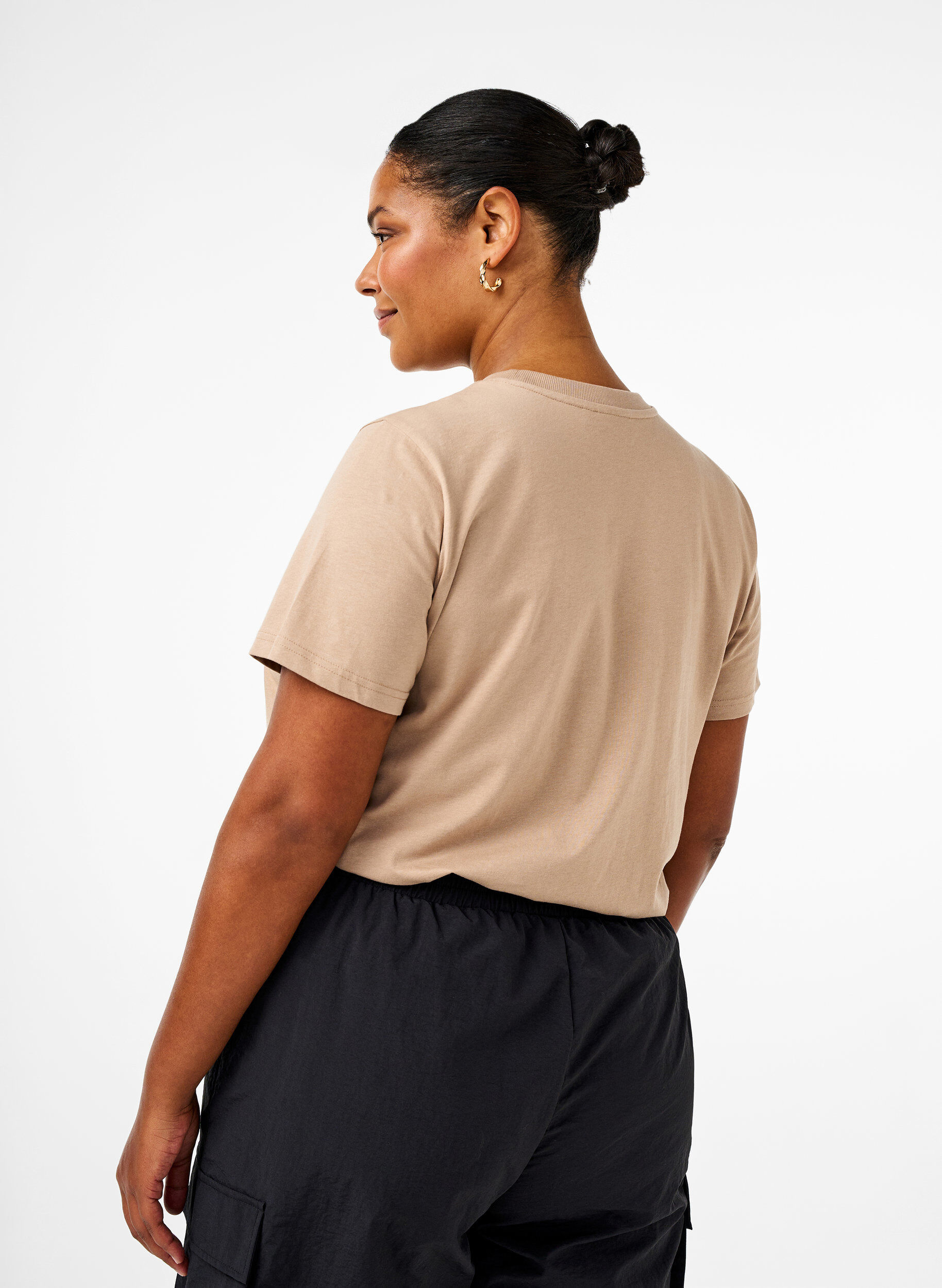 Basis t-shirt i bomuld med rund hals