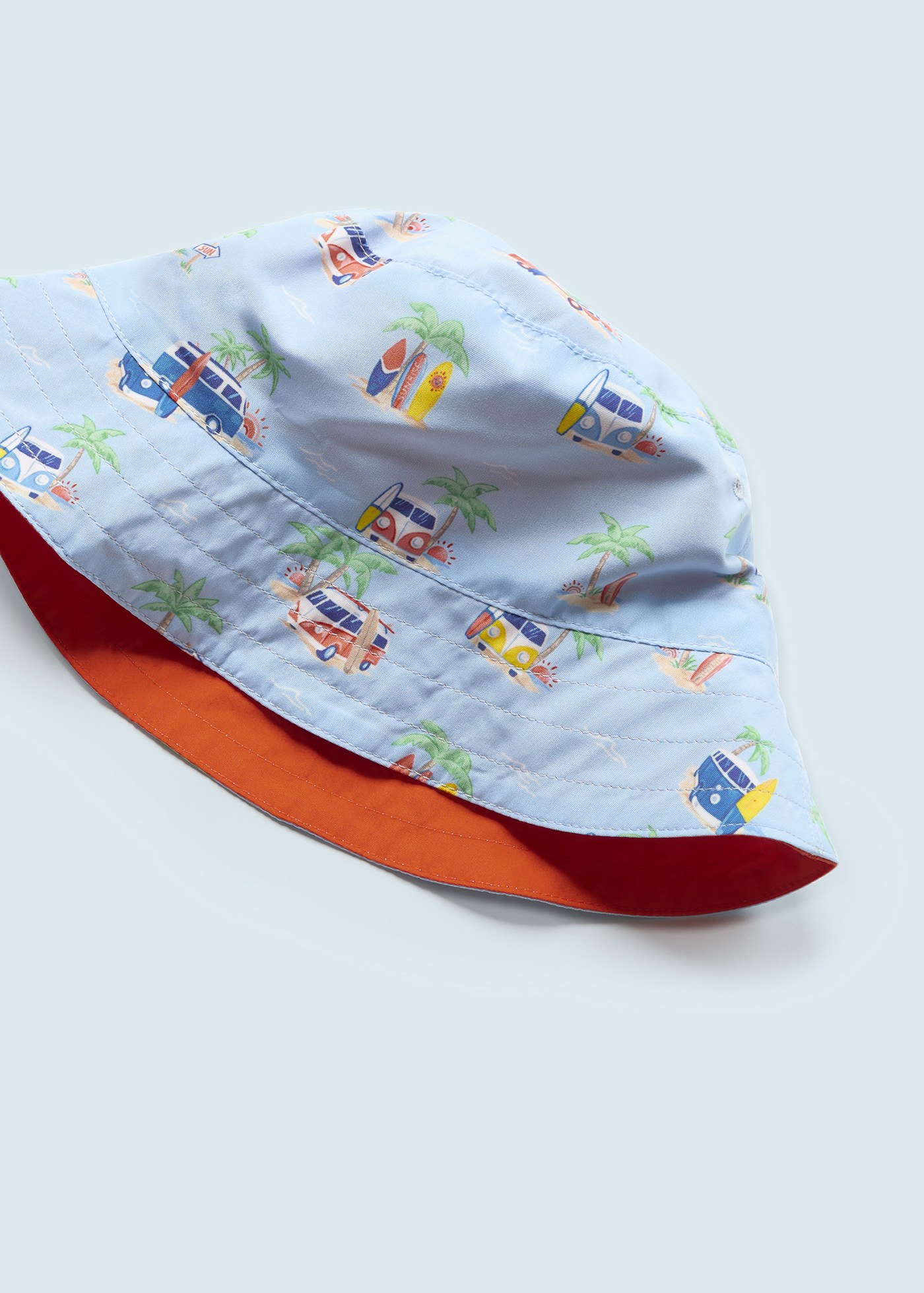 Conjunto de duas peças com chapéu e maiô estampado para bebê