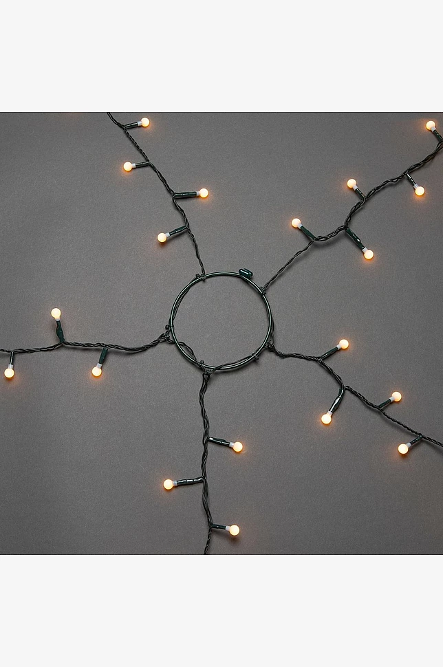 TREE Lyssnor til juletreet