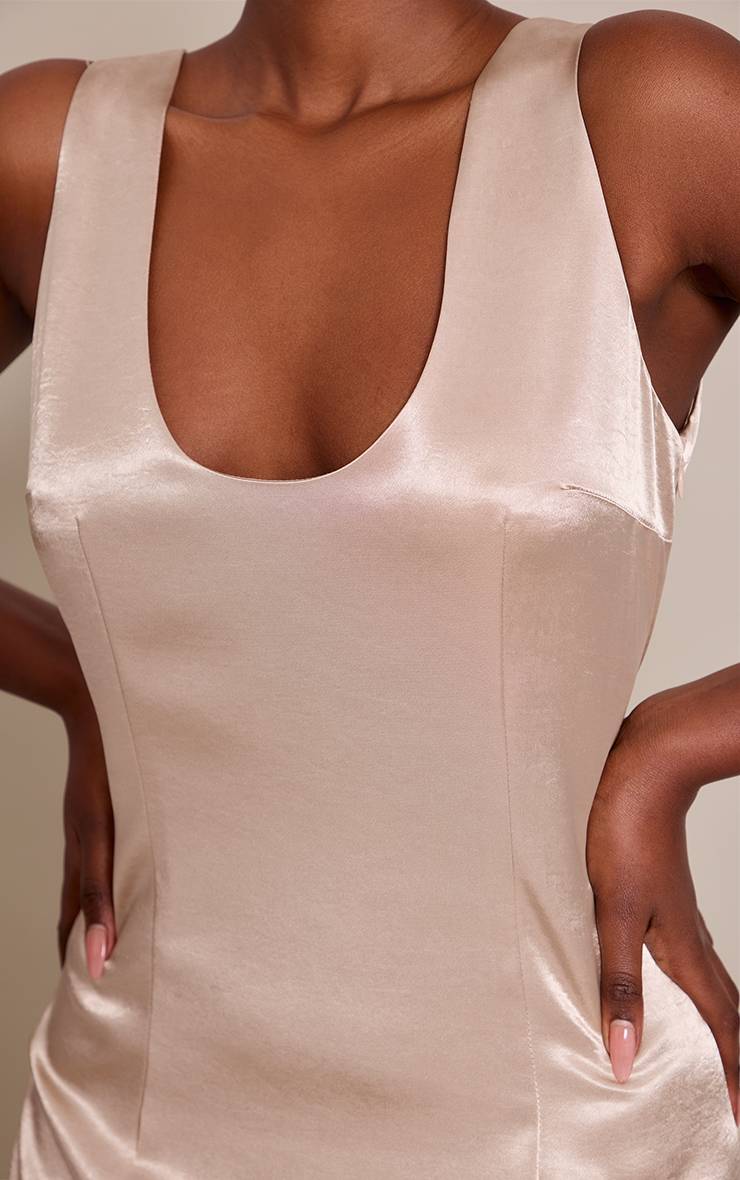 Doré Robe Longue Sans Manches Dos Nu