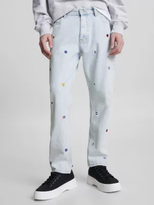 Calça jeans reciclada bordada, corte reto, modelo pai.