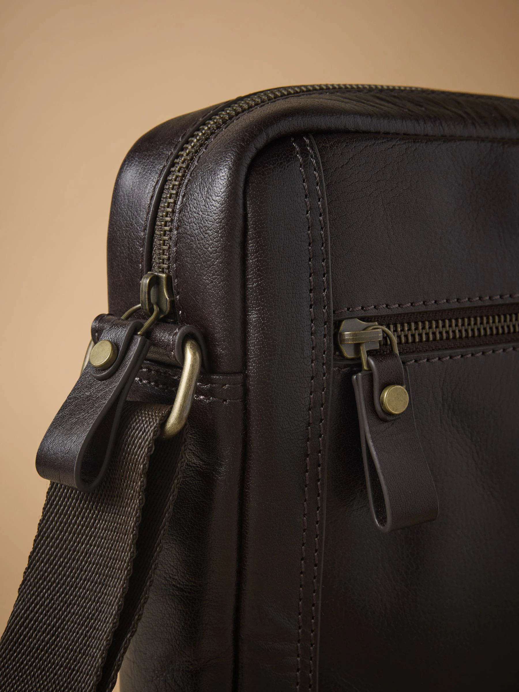Bruin - Signature Cross-Body Bag