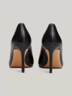 Sapatos de salto alto essenciais em couro com bico fino