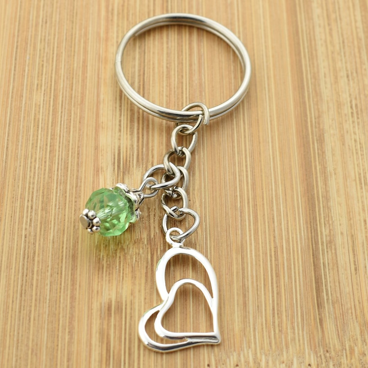 Porte-clés coeur argenté et perle à facettes verte