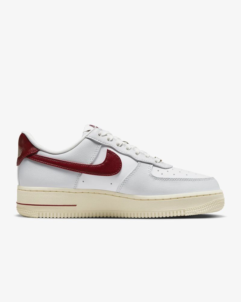 Chaussures Nike Air Force 1 '07 Gris & Rouge pour femme