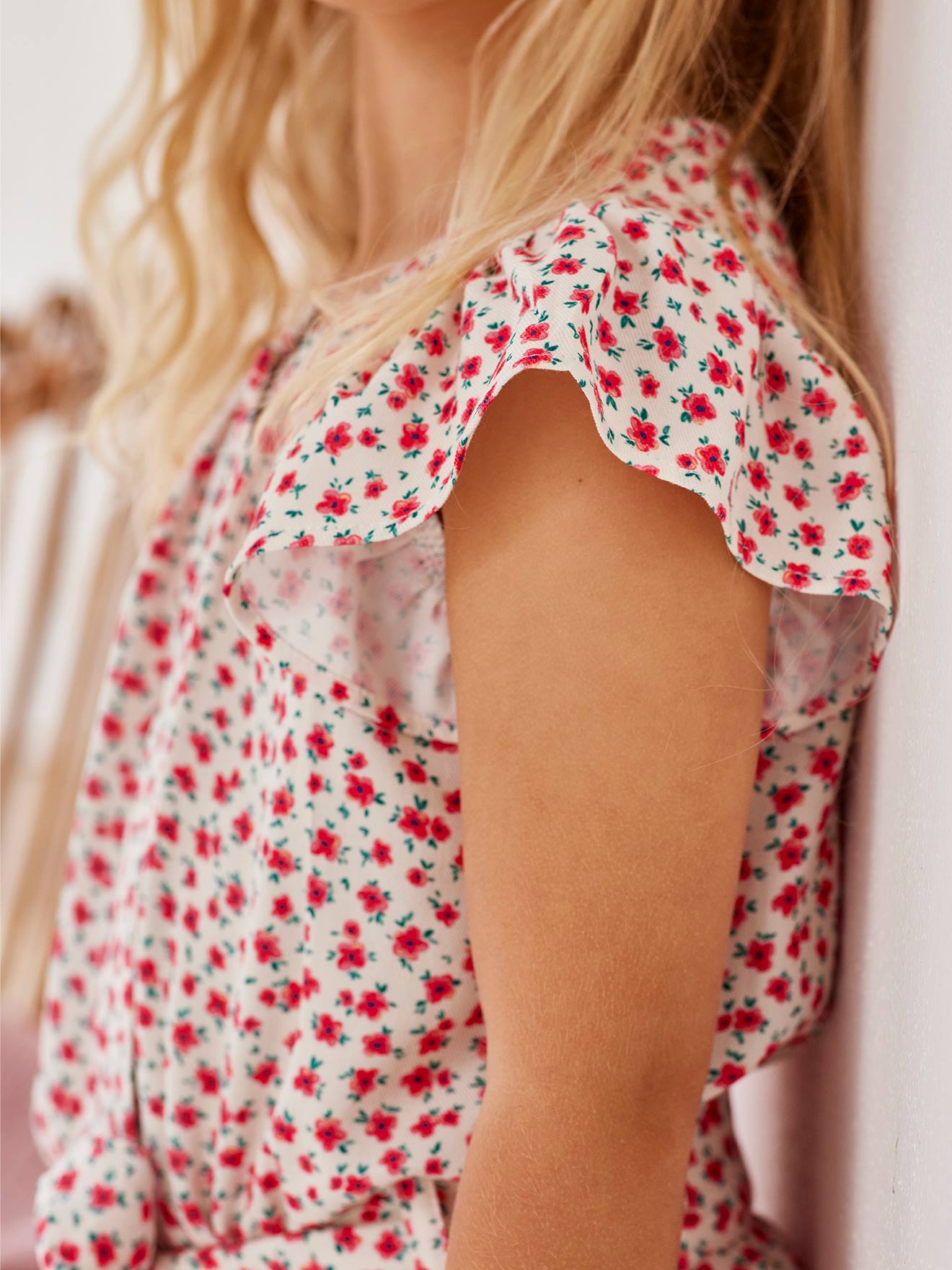 Macacão bege claro estampado com shorts para meninas