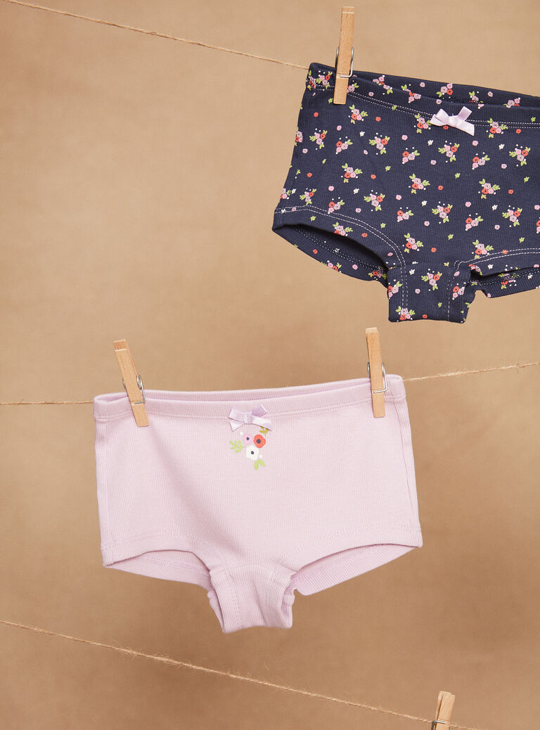 3 shortys bleu, mauve et écru à imprimé et motifs fleuris