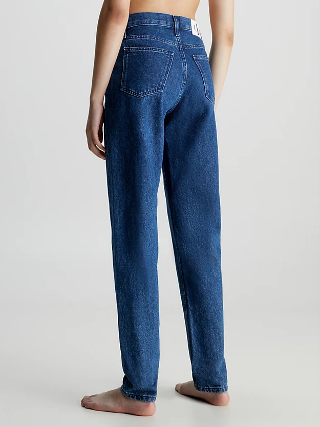 Calça jeans de mãe