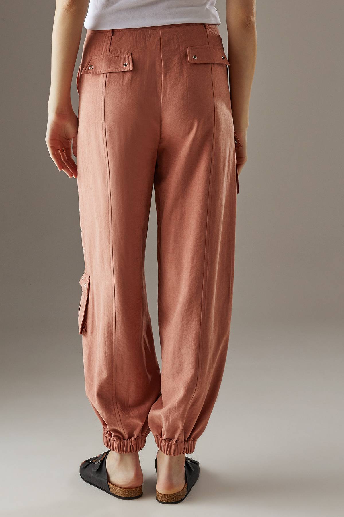 Warehouse Pantalon Utilitaire Satiné Pêche avec Détails Œillets et Revers