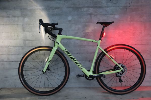 SEITWÄRTS Rücklicht  schwarz  50 Lumen, micro USB