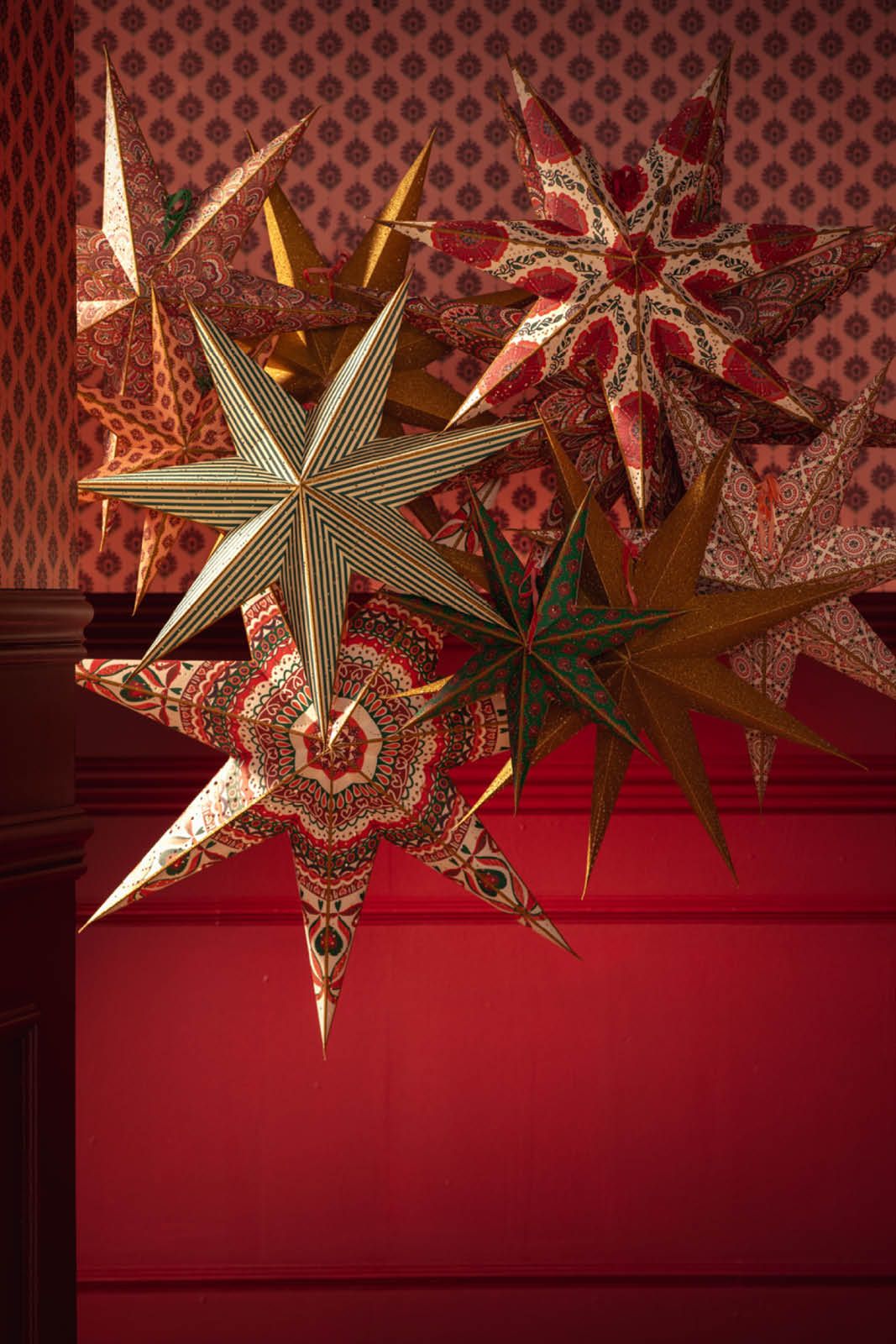 Kerstster donkerrode bloemenprint met LED