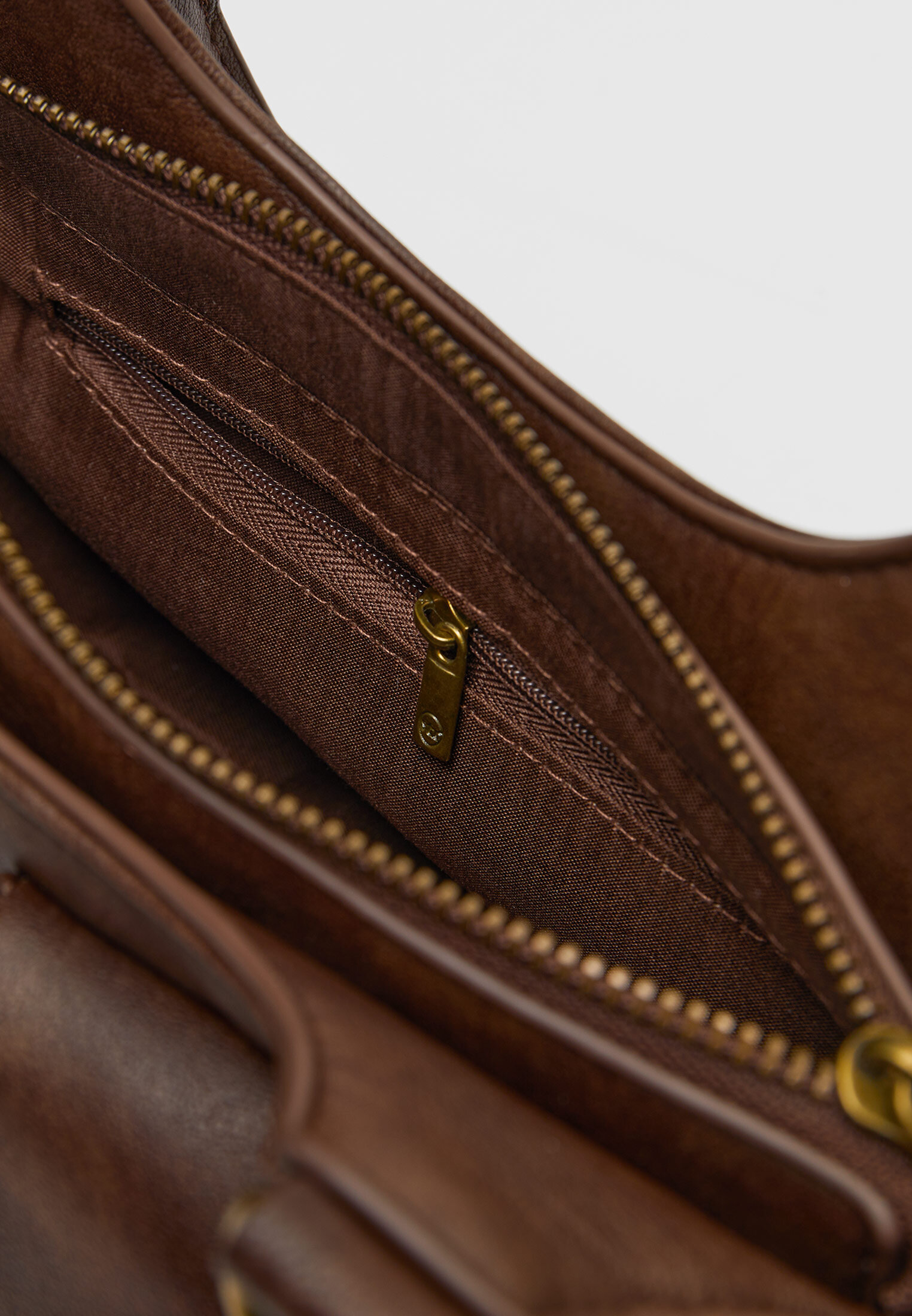 Bolsa de ombro com bolsos