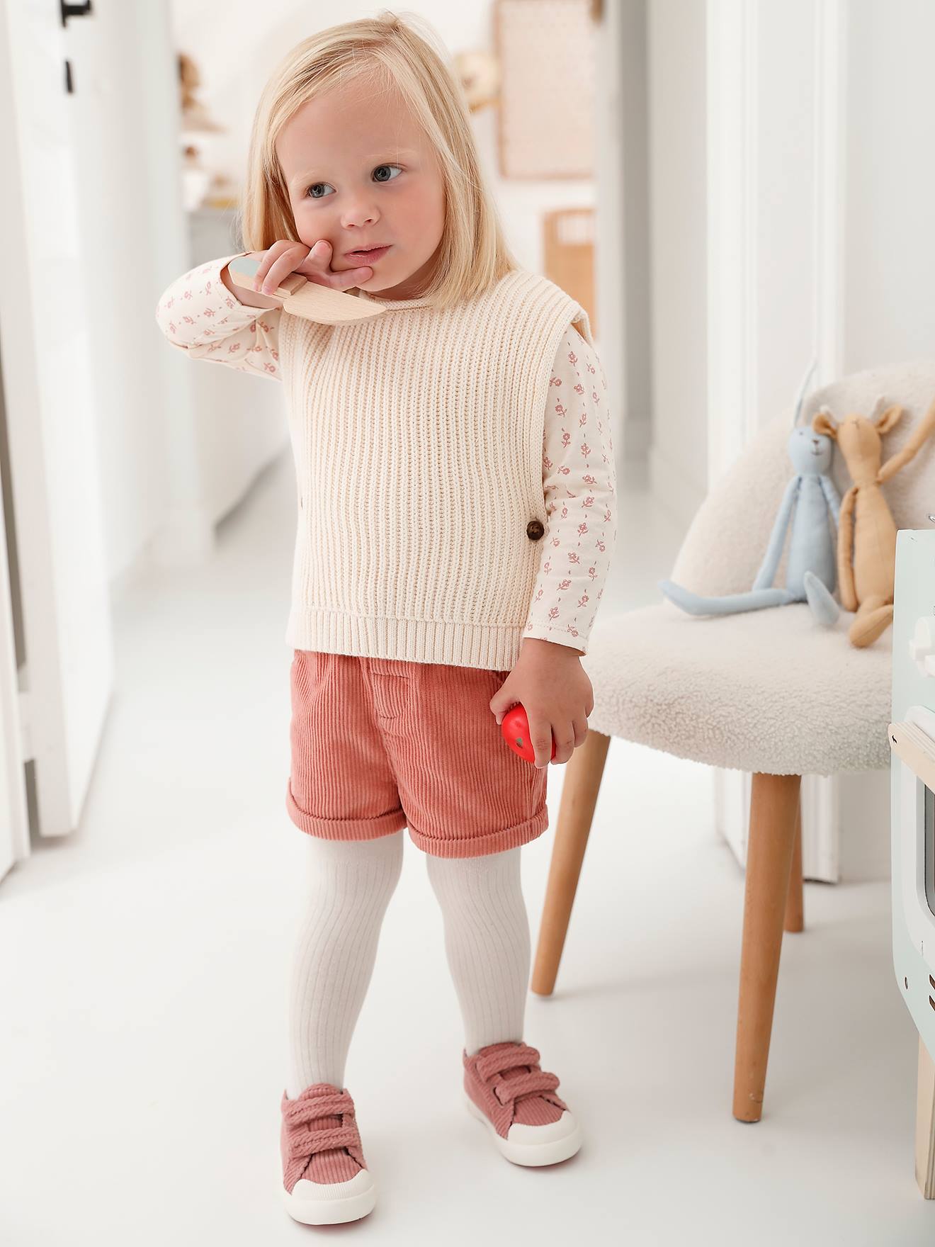 Conjunto de roupa de bebê de 4 peças: camiseta + shorts + suéter + meia-calça rosa-claro