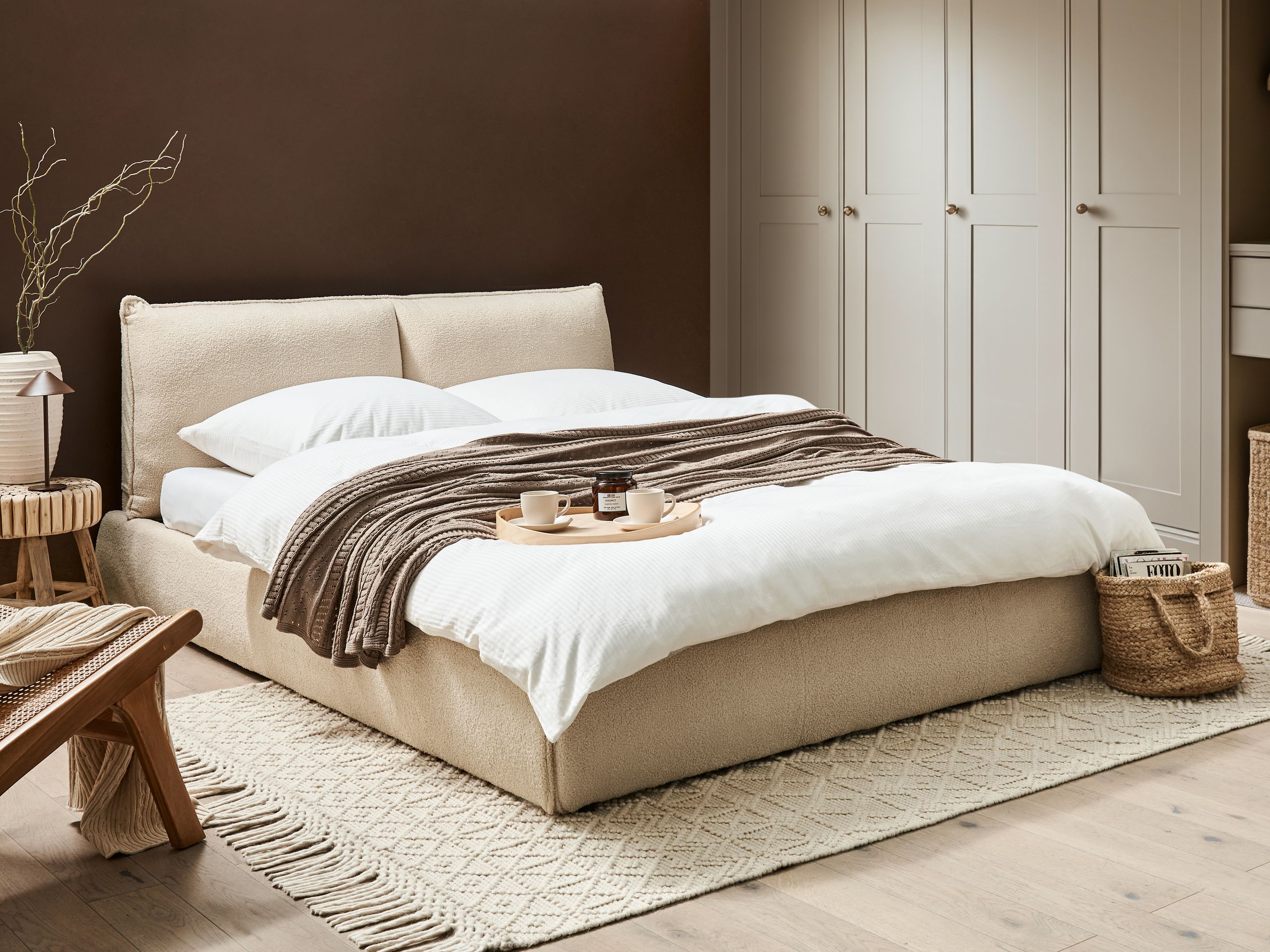 Beliani - VINAY - Tweepersoonsbed - Lichtbeige - 160 x 200 cm - Bouclé
