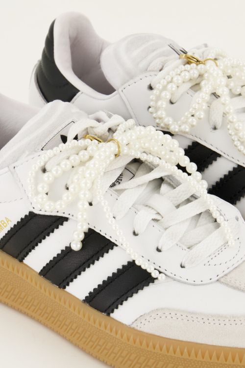 Sneaker charm met parels