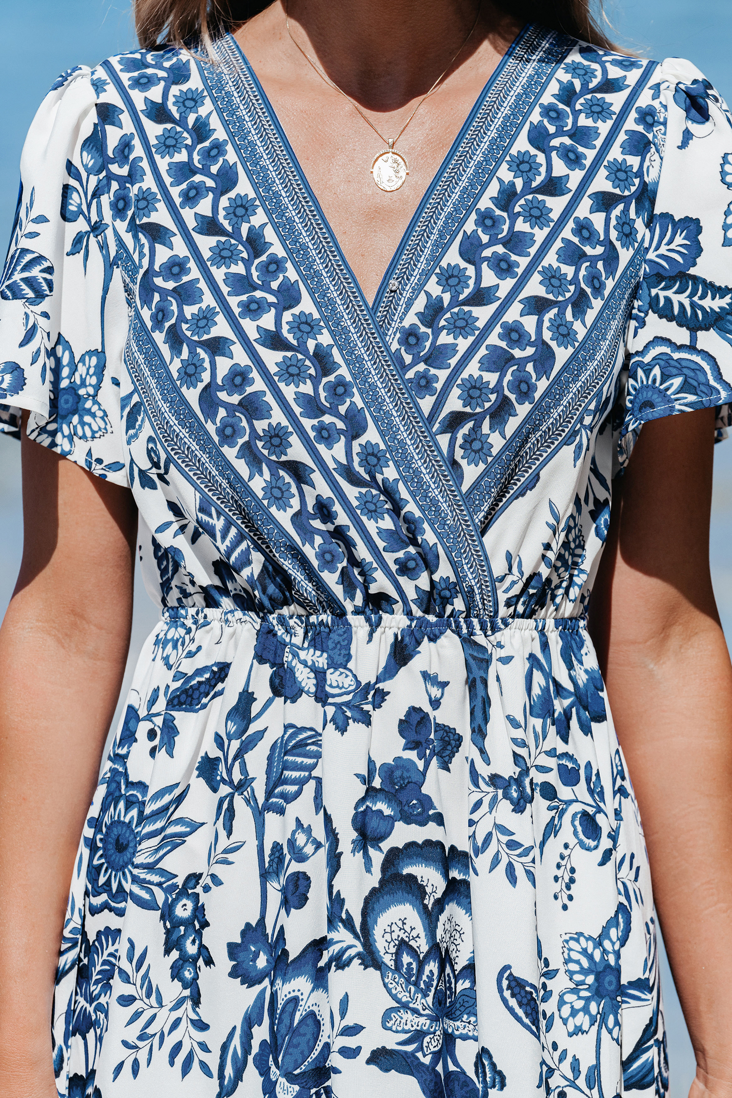 Robe midi avec col surplis à volants et imprimé floral