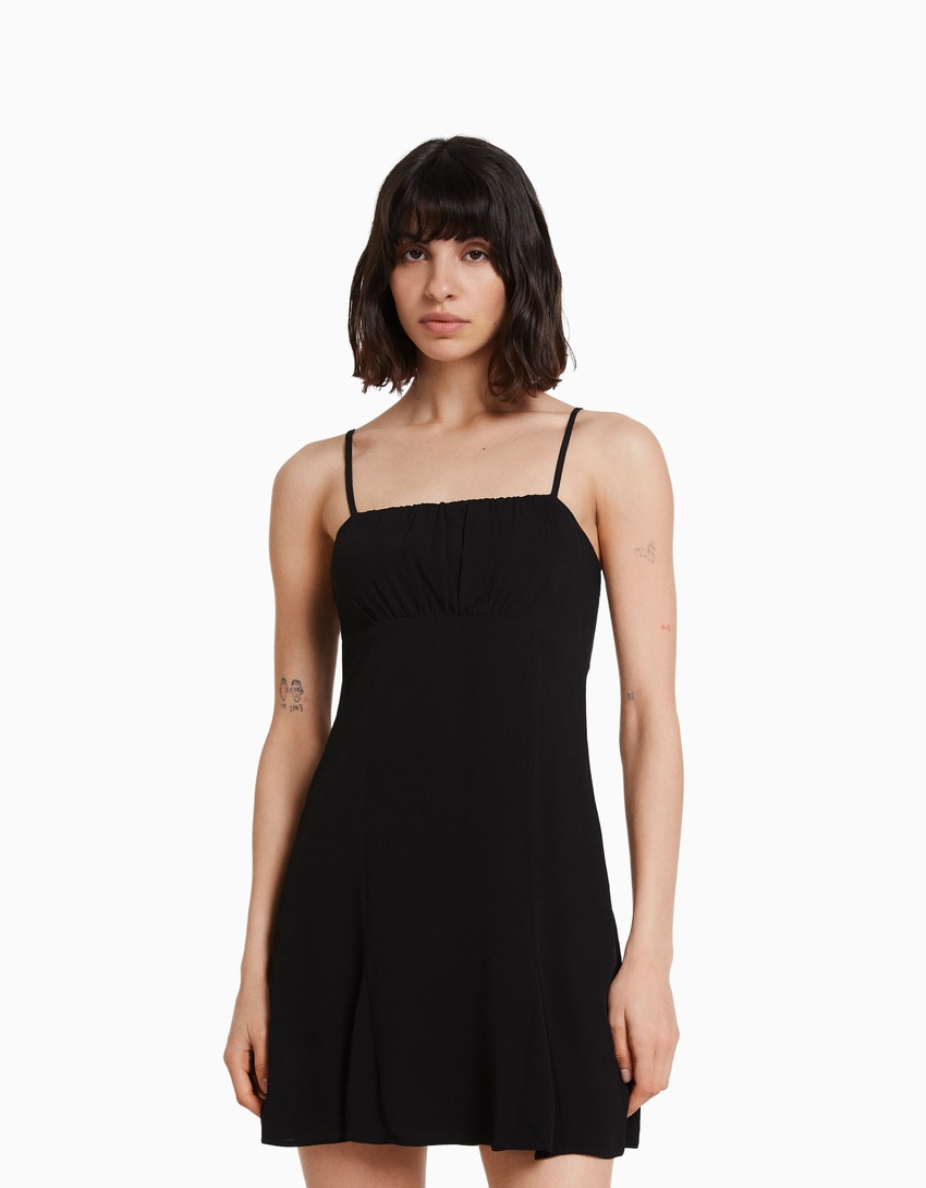 Vestido curto de alças finas