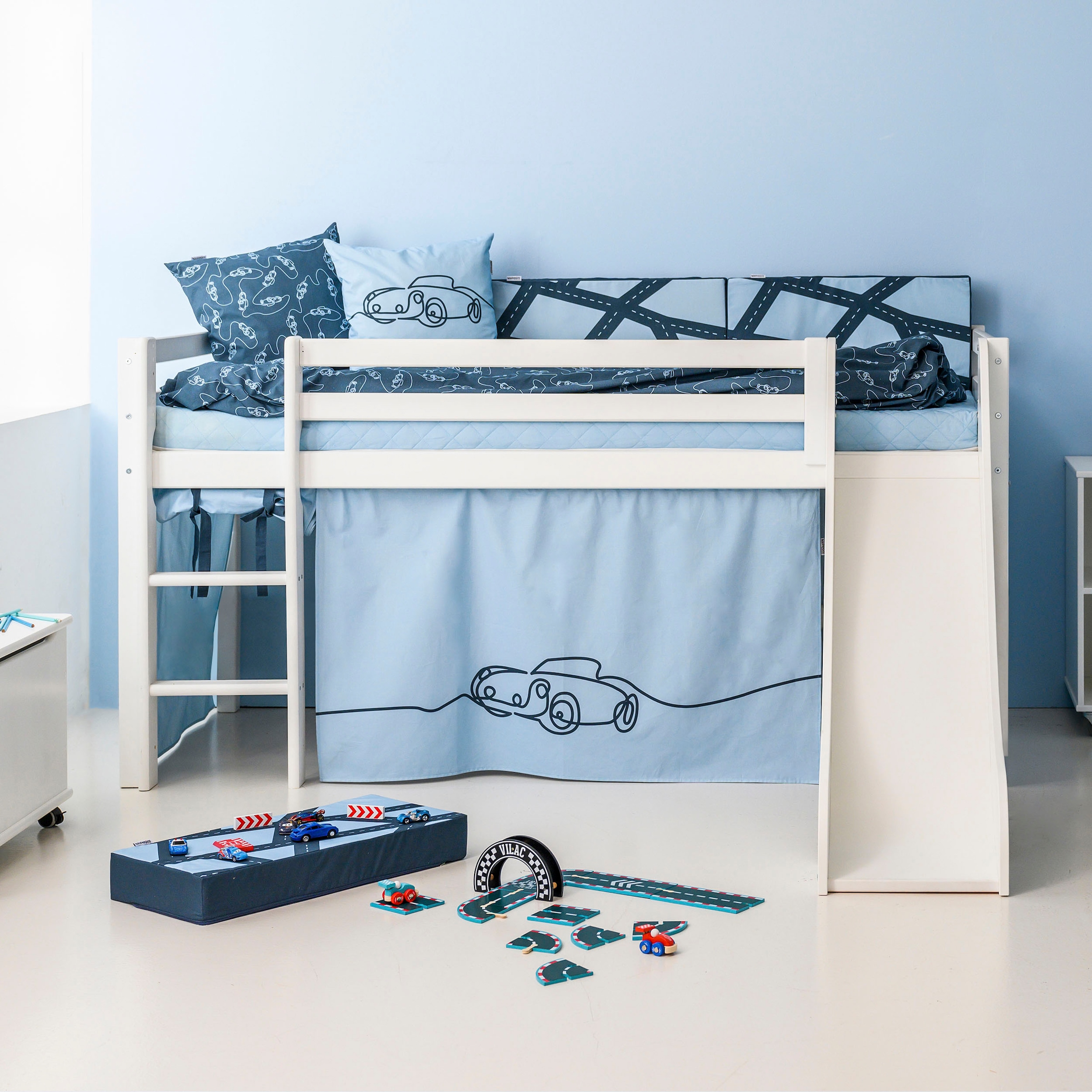 Hoppekids Hochbett »«Cars»« Rutsche & Vorhang Blau und viel Auswahl