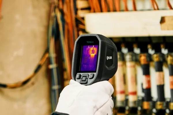 FLIR TG165-X - Termisk og visuelt lyskamerakombo - kompakt - 2.0 MP - flash 4 GB