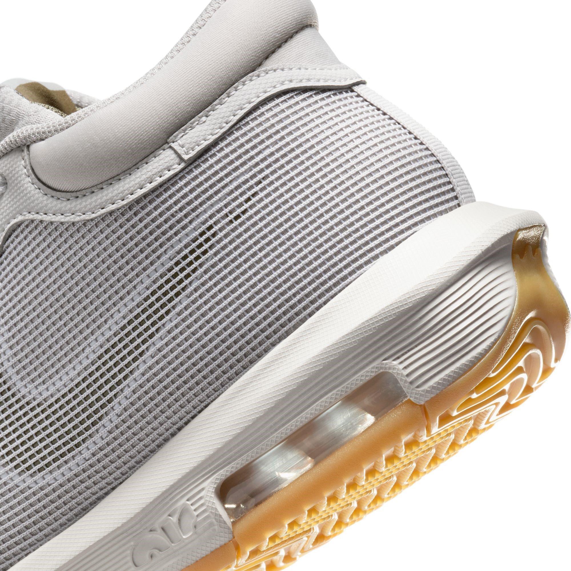 Nike LeBron Witness VIII Basketball Shoes