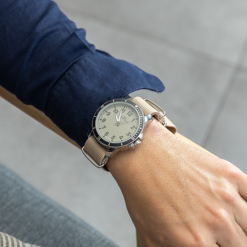 Jolie Montre Homme Tissu Beige GIORGIO
