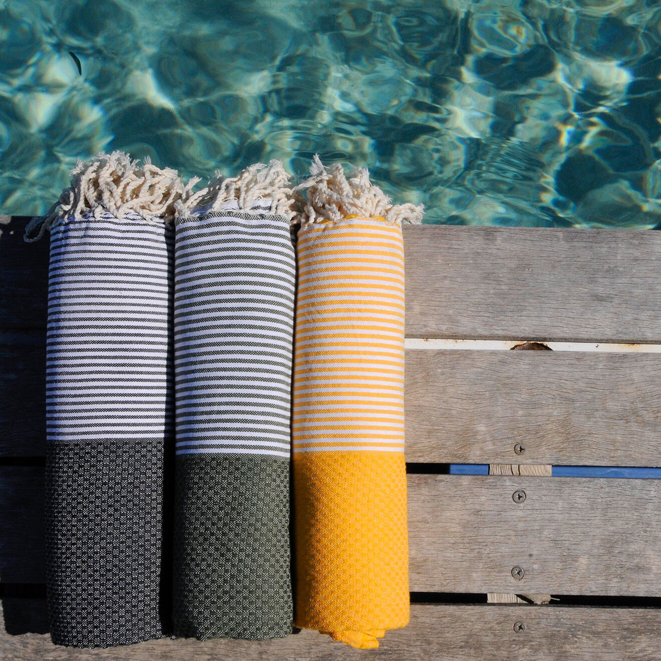 Febronie Fouta Nid d'Abeille Ibiza rayures fines noire - 100x200 cm