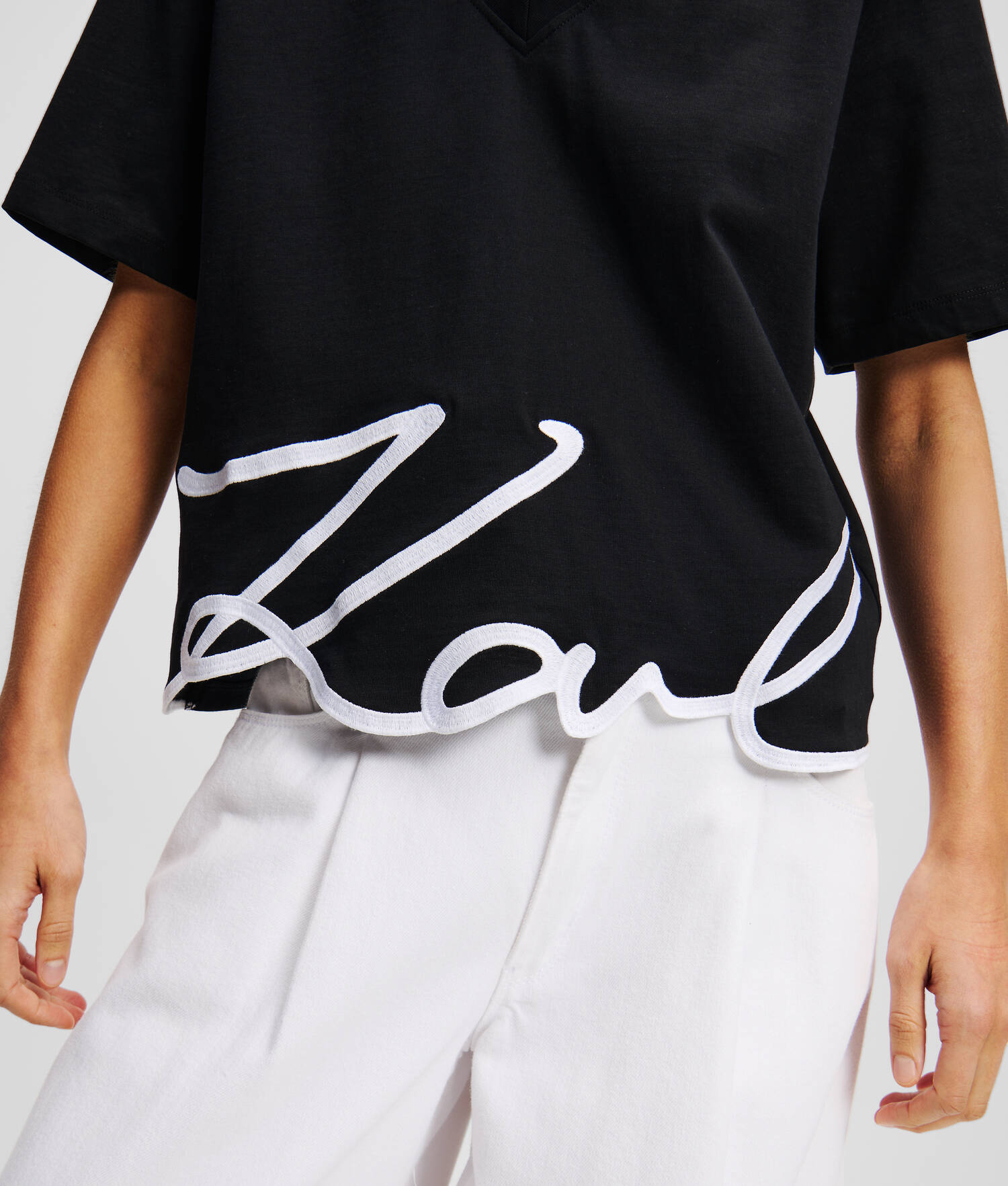 T-SHIRT COL EN V KARL SIGNATURE - Noir