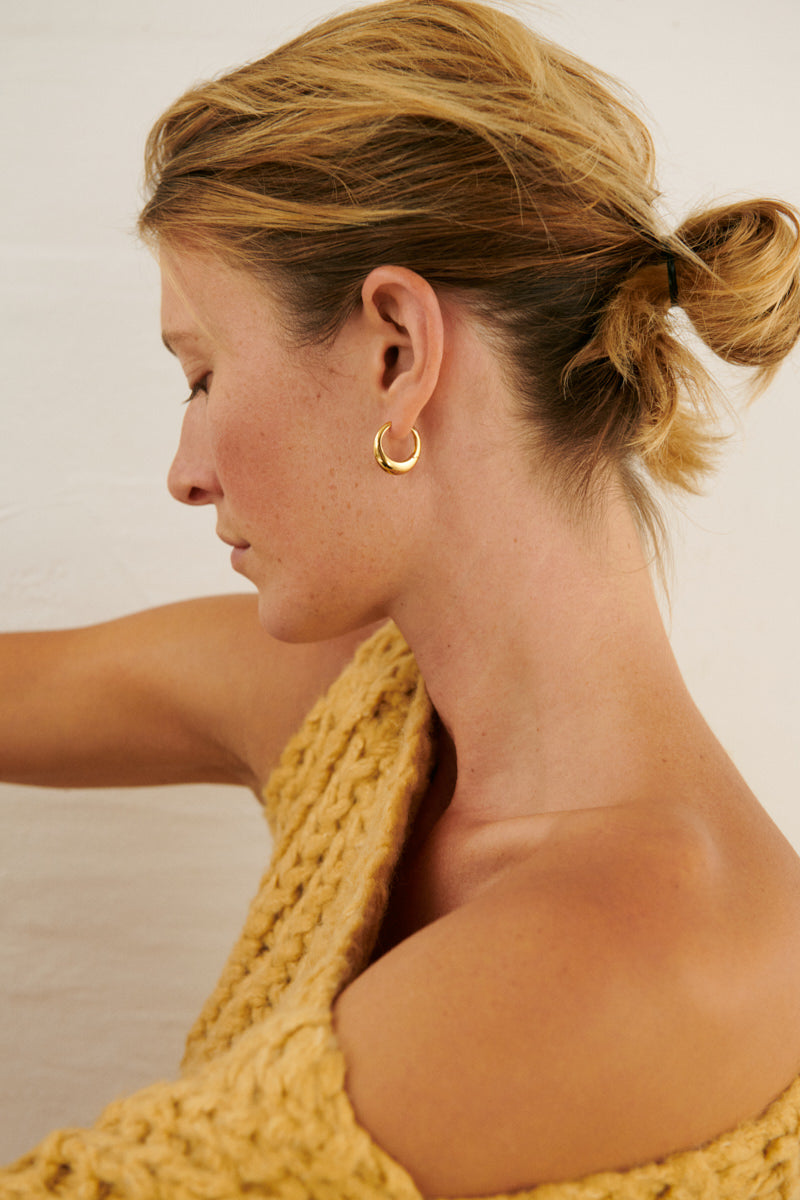 Pernille Corydon  Globe Huggies ørering - forgyldt