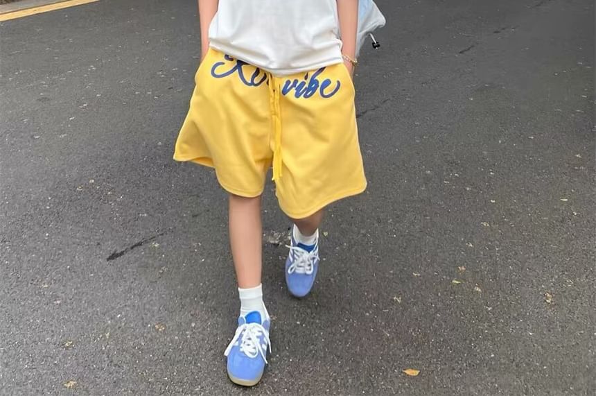 Femilina - Shorts met trekkoord en letters