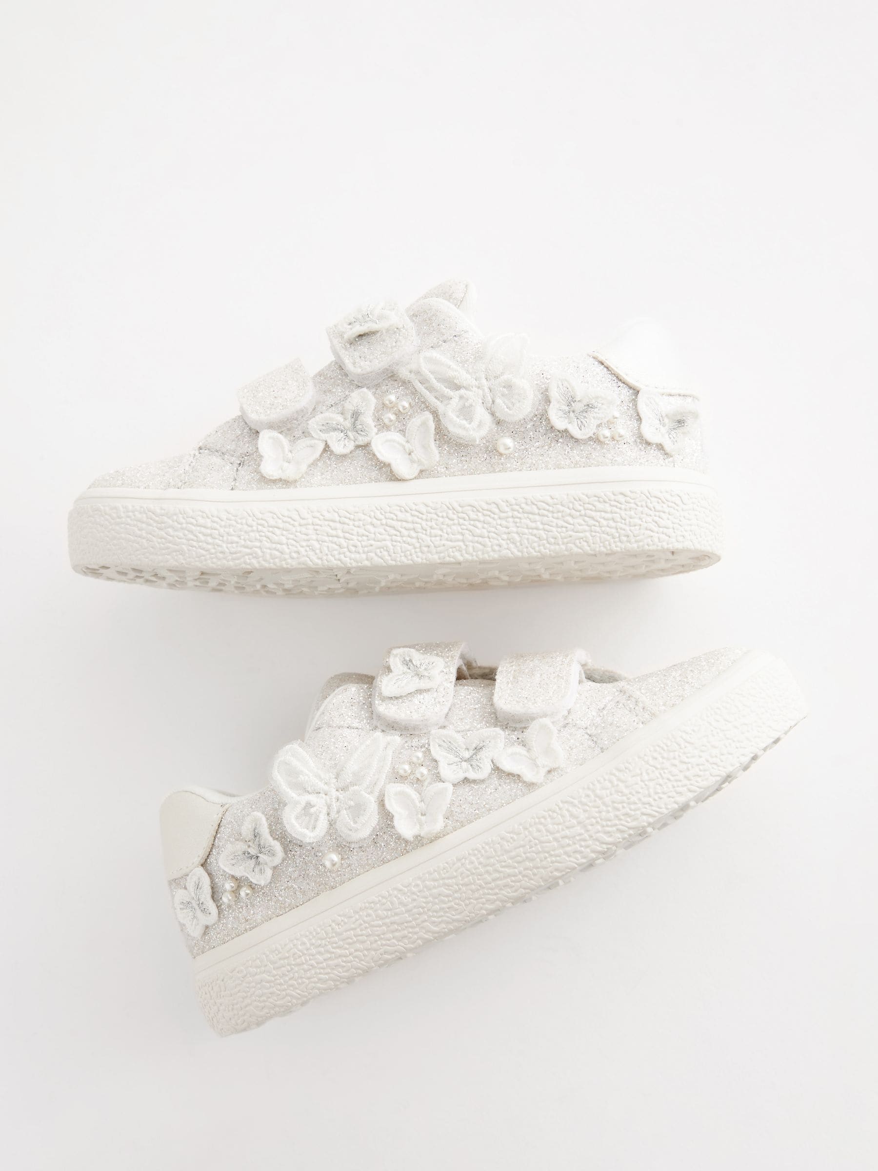 Wit en glinsterend - Sneakers met klittenbandsluiting en Butterfly Touch